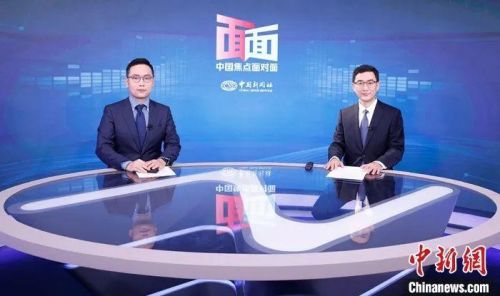 中國(guó)國(guó)家發(fā)展和改革委員會(huì)體改司副司長(zhǎng)蔣毅(右)日前在北京接受中新社“中國(guó)焦點(diǎn)面對(duì)面”專(zhuān)訪。中新社記者 蔣啟明 攝